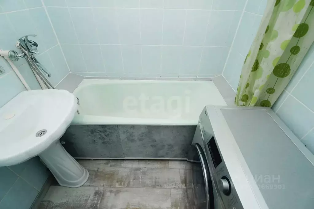 4-к кв. Омская область, Омск Заозерная ул., 28 (74.6 м) - Фото 1