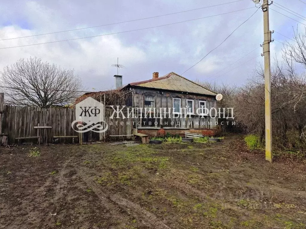 Дом в Курская область, Медвенский район, Высокский сельсовет, д. ... - Фото 1