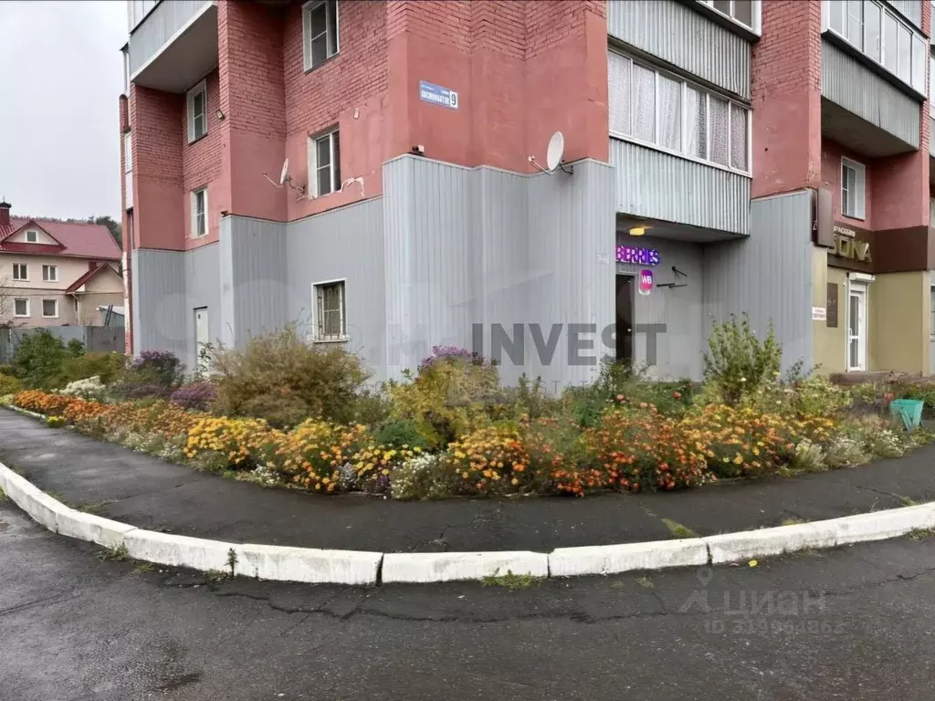 Торговая площадь в Челябинская область, Златоуст ул. Космонавтов, 9 ... - Фото 1