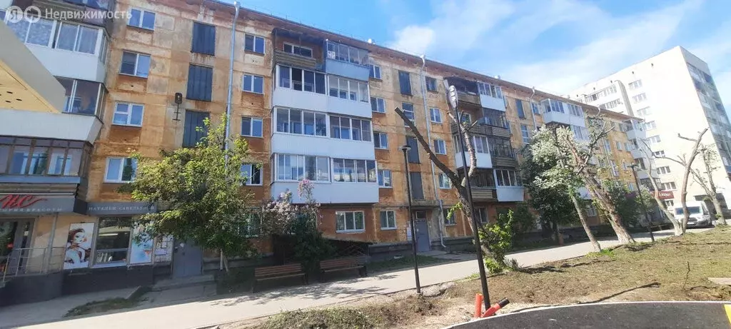 2-комнатная квартира: Верхняя Пышма, Успенский проспект, 107 (45 м) - Фото 0