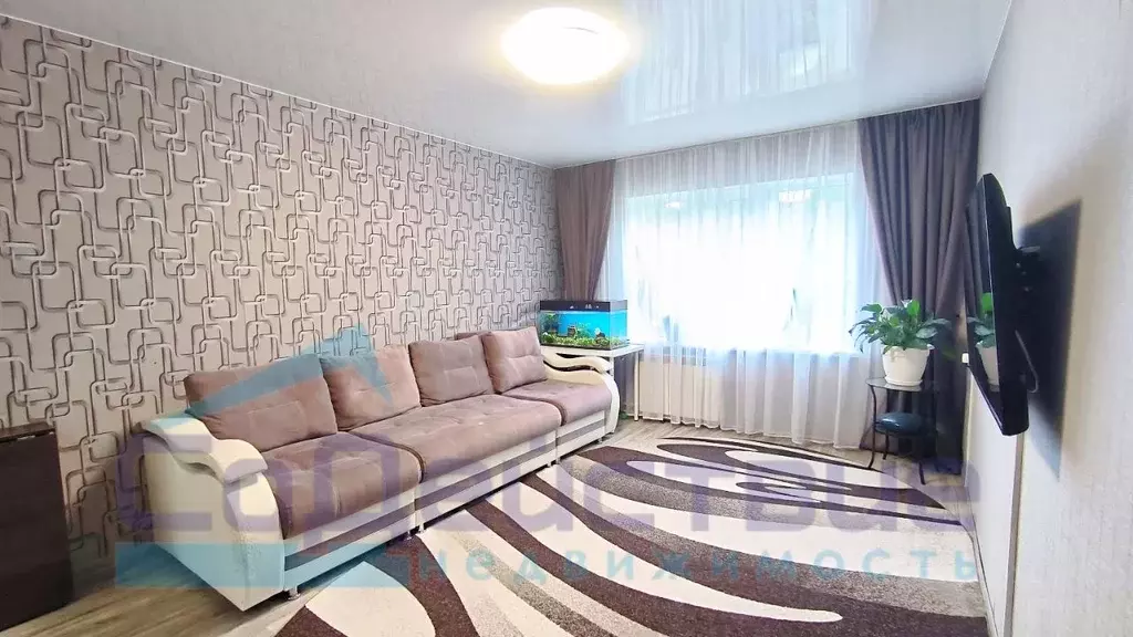 3-к кв. Омская область, Омск просп. Комарова, 5 (64.2 м) - Фото 1