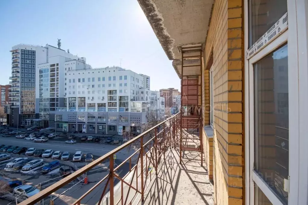 2-к кв. Тюменская область, Тюмень ул. Герцена, 55 (114.3 м) - Фото 0