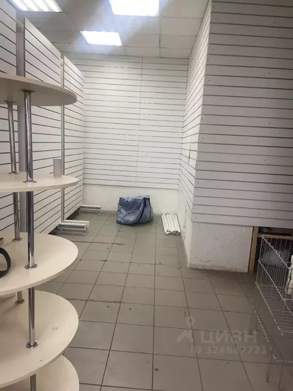 Торговая площадь в Крым, Симферополь ул. Тренева, 2 (25 м) - Фото 1