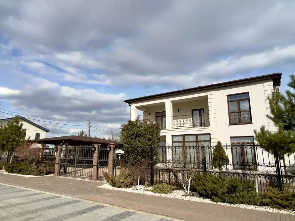Дом в Крым, Сакский район, с. Уютное ул. Ивана Айвазовского, 16 (260 ... - Фото 1
