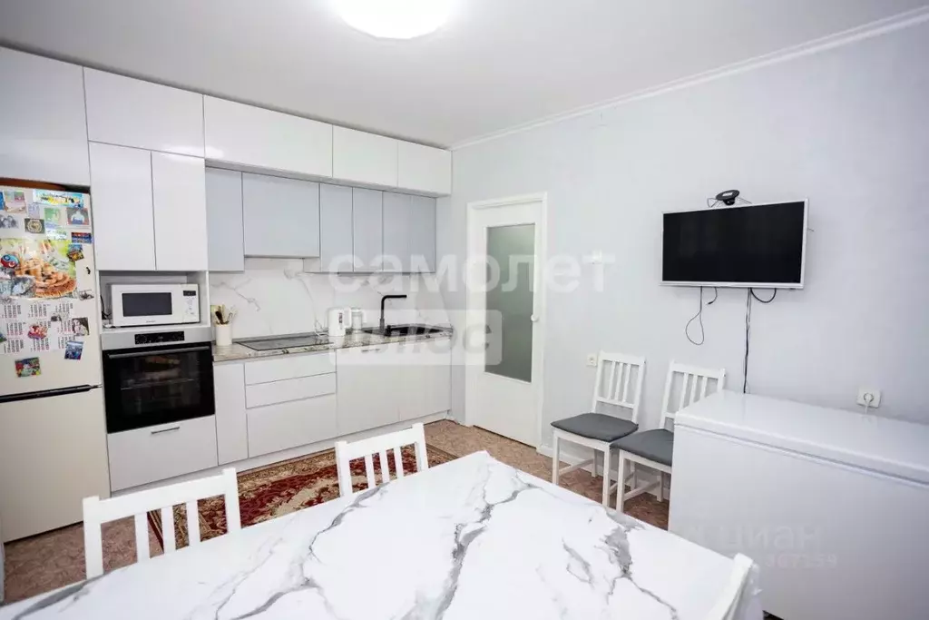 3-к кв. Омская область, Омск ул. 12 Декабря, 1 (77.1 м) - Фото 0