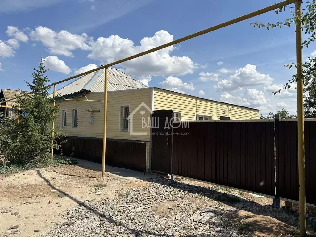 Дом в Астраханская область, Ахтубинск ул. Фрунзе, 150 (77 м) - Фото 0