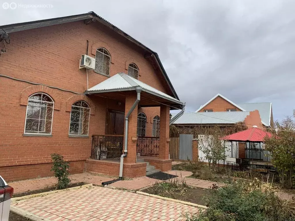 Дом в село Утёвка, Чапаевская улица, 10 (150 м) - Фото 1