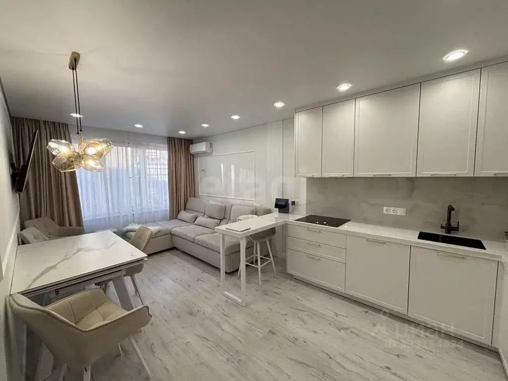 2-к кв. Тюменская область, Тюмень ул. 50 лет Октября, 57Бк2 (68.1 м) - Фото 2