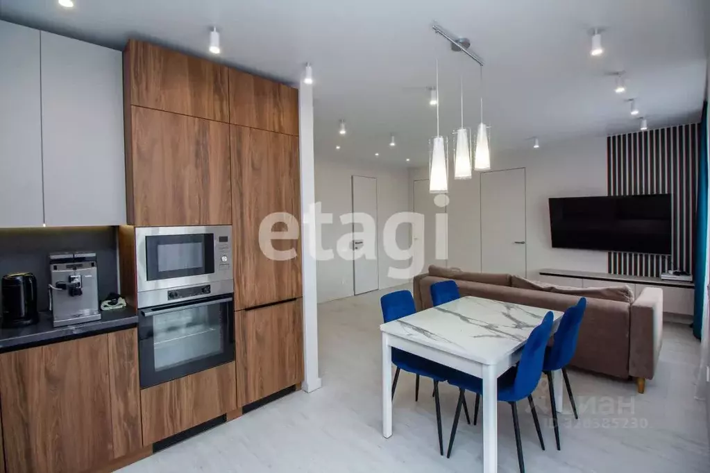 3-к кв. Красноярский край, Красноярск ул. Петра Ломако, 1 (71.0 м) - Фото 0