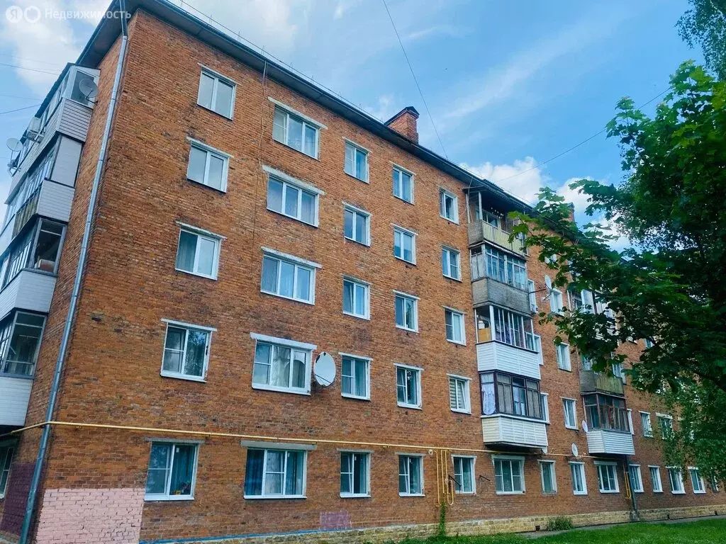 4-комнатная квартира: посёлок городского типа Шаховская, улица ... - Фото 0
