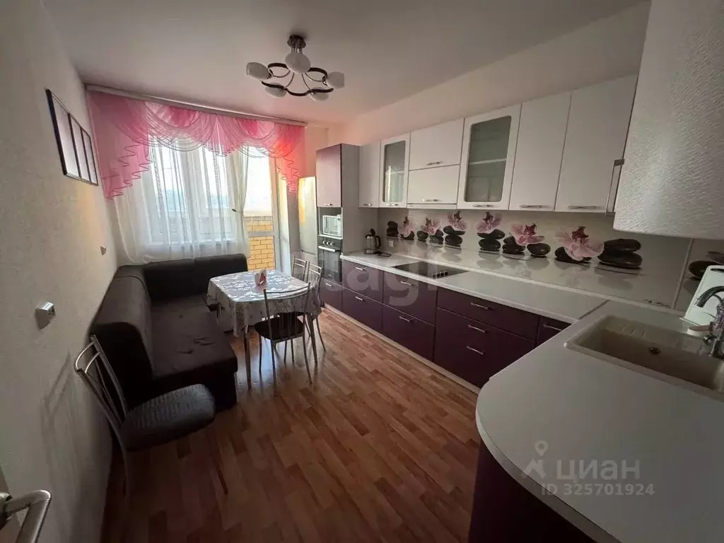 2-к кв. Тюменская область, Тюмень ул. Верхнетарманская, 5 (55.7 м) - Фото 1