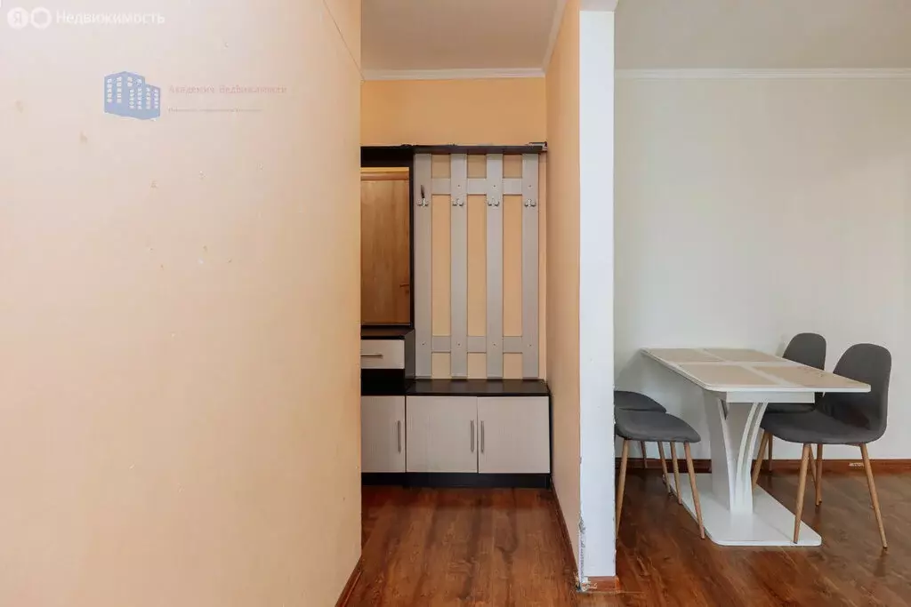 2-комнатная квартира: Калининград, Авторемонтная улица, 6 (45 м) - Фото 0