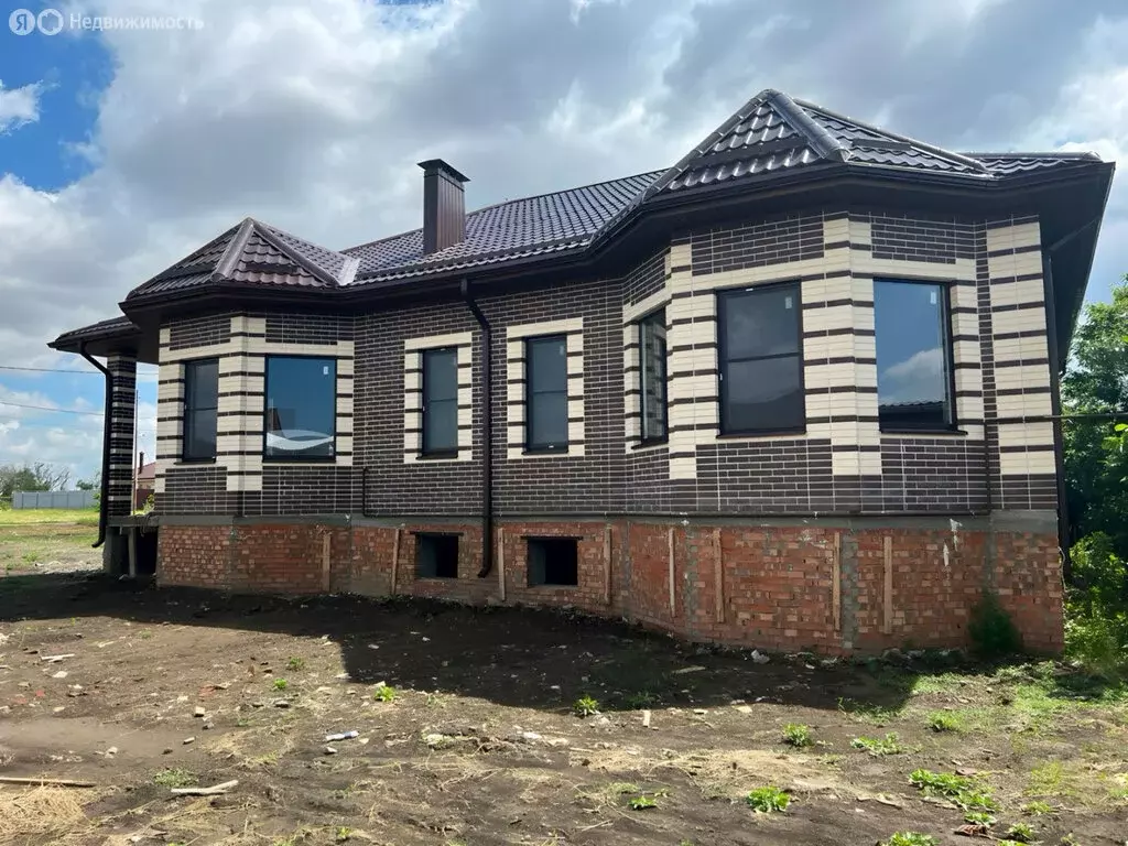 Дом в Мясниковский район, село Чалтырь (240 м) - Фото 0