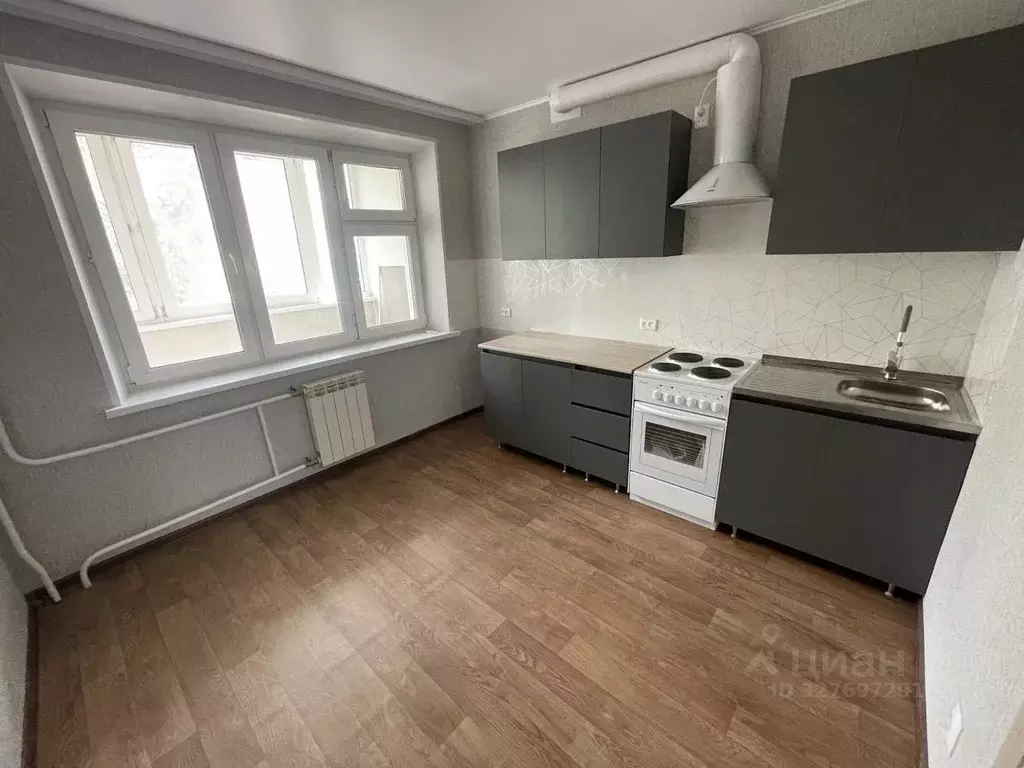 3-к кв. Челябинская область, Челябинск ул. Молодогвардейцев, 70 (77.0 ... - Фото 1