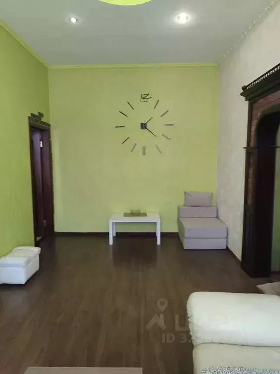 2-к кв. Псковская область, Псков Октябрьский просп., 18 (69.0 м) - Фото 2