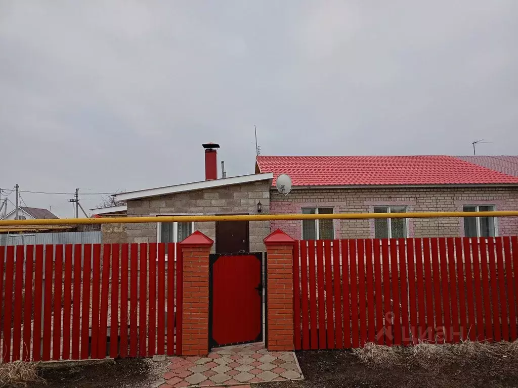 Дом в Самарская область, Кинельский район, Красносамарское с/пос, с. ... - Фото 1