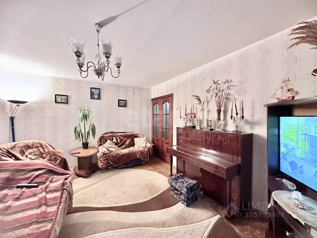 3-к кв. Смоленская область, Ярцево ул. Энтузиастов, 33 (68.4 м) - Фото 1