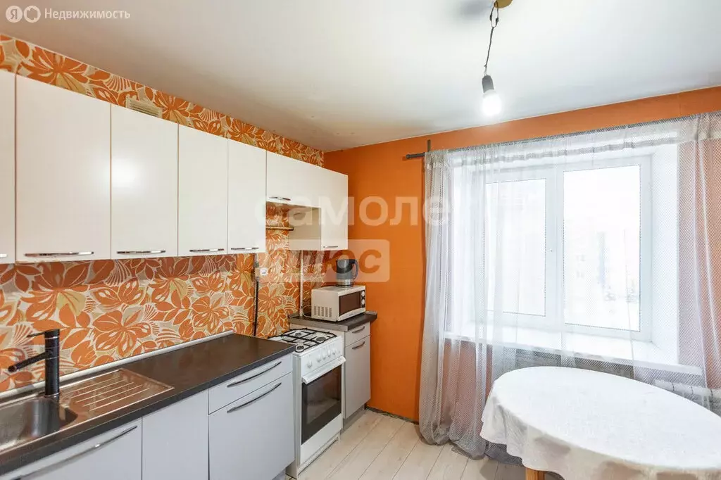 3-комнатная квартира: Омск, улица 20 лет РККА, 13к2 (72 м) - Фото 1