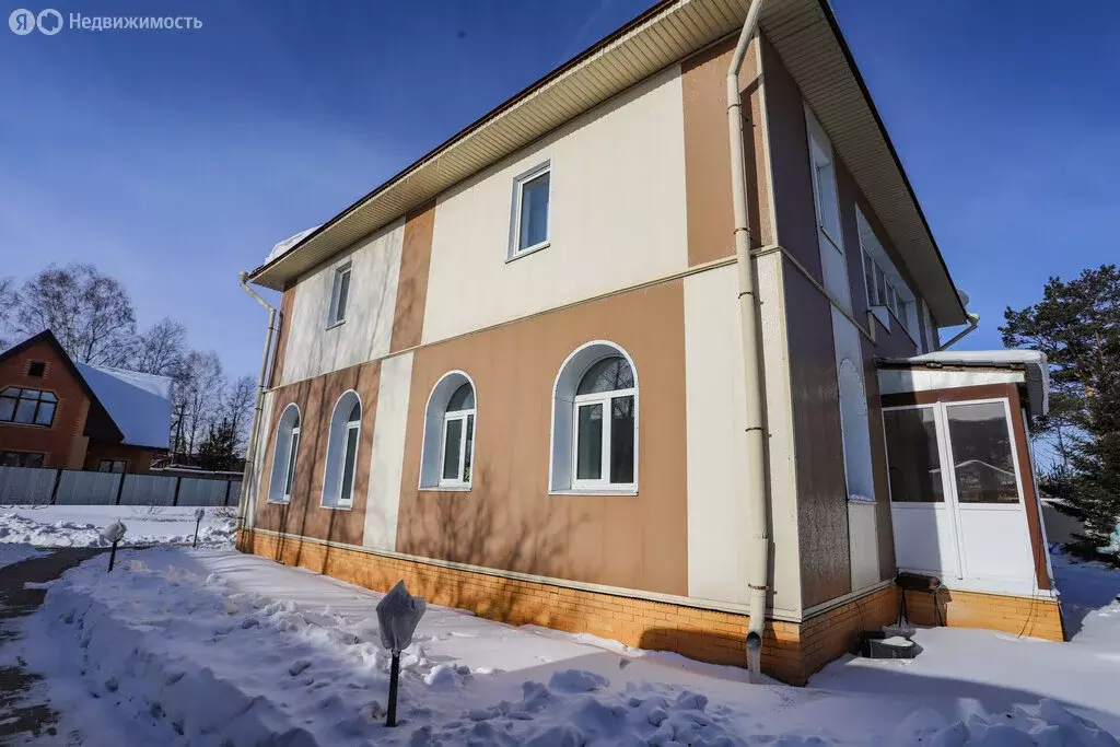 Дом в посёлок Молодёжный, Зелёная улица (224 м) - Фото 1