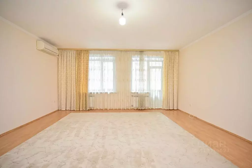 4-к кв. Красноярский край, Красноярск ул. Курчатова, 1а (174.4 м) - Фото 0