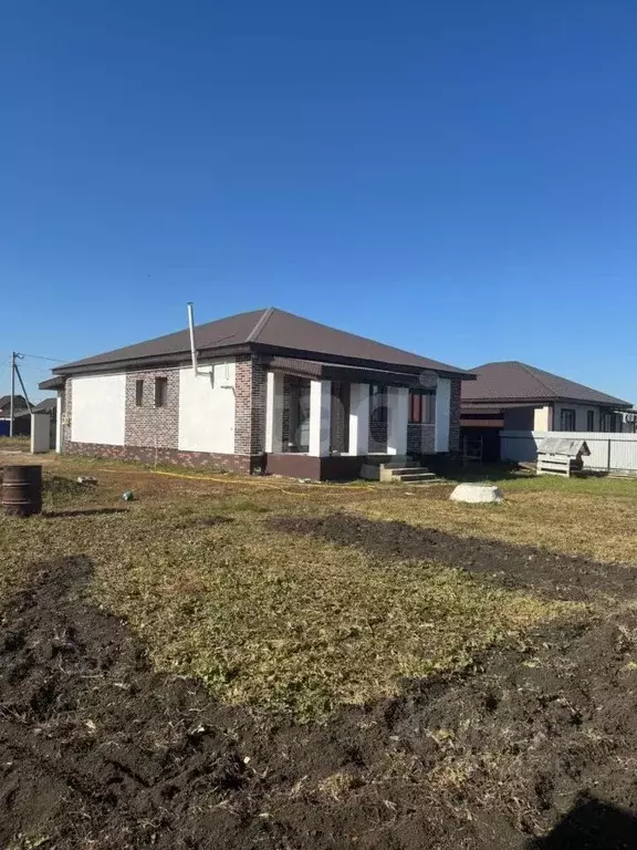 Дом в Башкортостан, Стерлитамакский район, Казадаевский сельсовет, с. ... - Фото 1