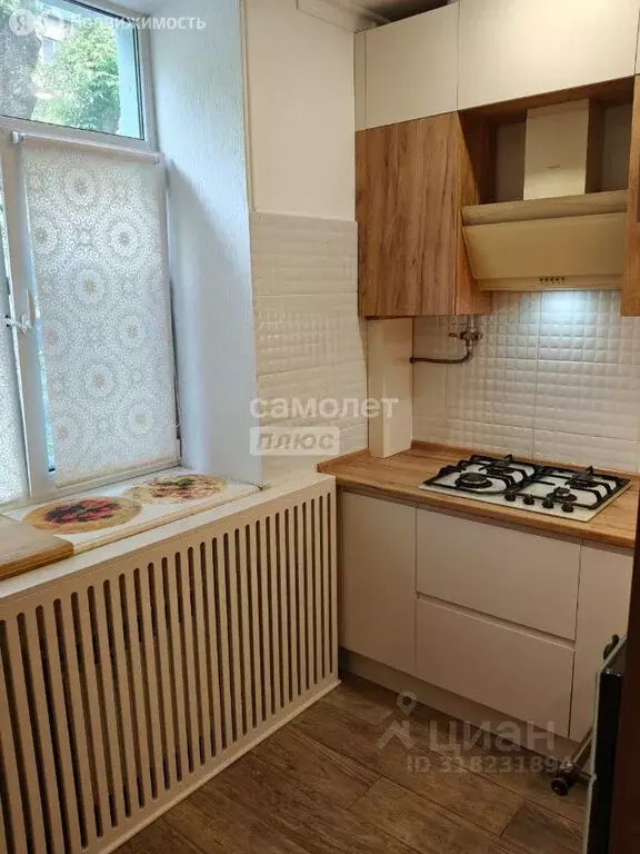 3-комнатная квартира: Ессентуки, улица Пушкина, 52А (75 м) - Фото 1