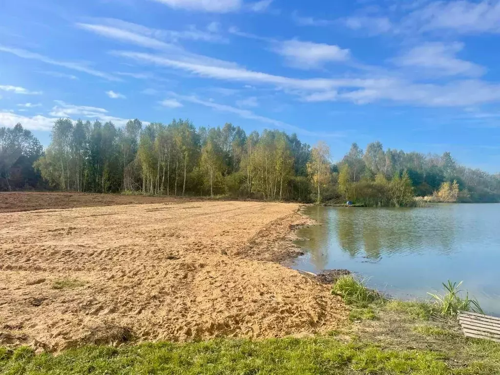 Участок в Калужская область, Совхоз Боровский с/пос, д. Комлево  (10.0 ... - Фото 0
