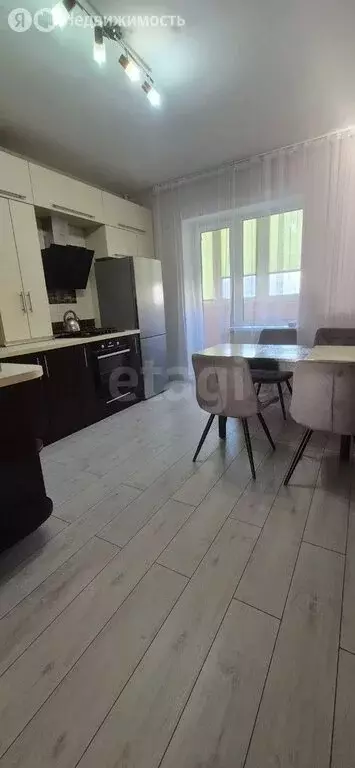 2-комнатная квартира: микрорайон Чкаловск, улица Докука, 11 (60 м) - Фото 1