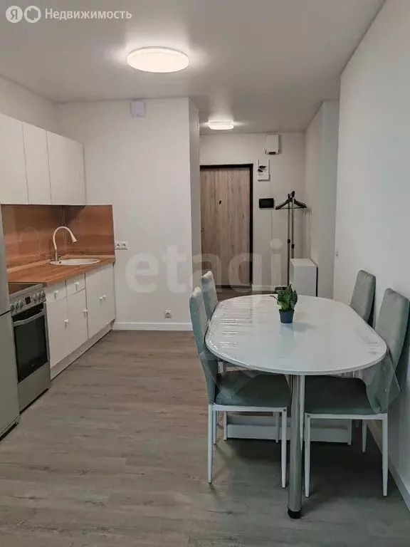 2-комнатная квартира: Тюмень, улица Разведчика Кузнецова, 7 (56.3 м) - Фото 1