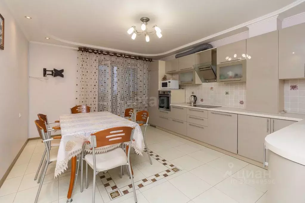 2-к кв. Тюменская область, Тюмень Уральская ул., 53к6 (83.0 м) - Фото 2