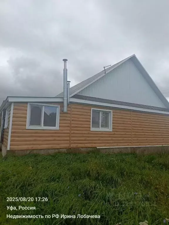 Дом в Башкортостан, Куюргазинский район Р-240, 253-й км (100 м) - Фото 1