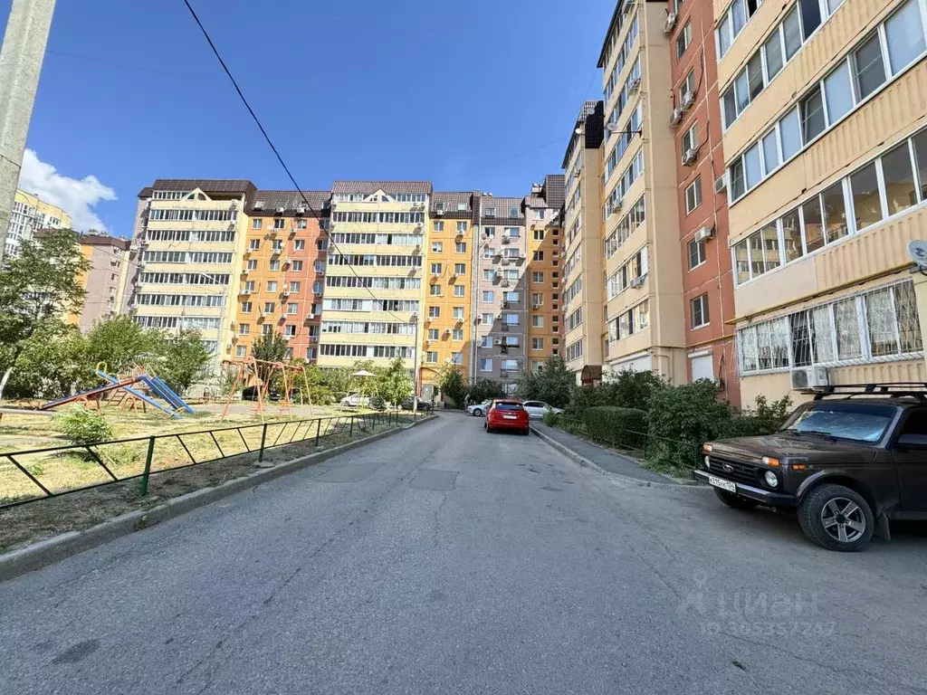 2-к кв. Волгоградская область, Волгоград ул. Маршала Воронова, 10 ... - Фото 0