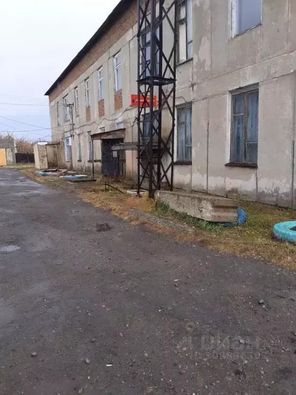 Помещение свободного назначения в Омская область, Саргатский район, с. ... - Фото 1