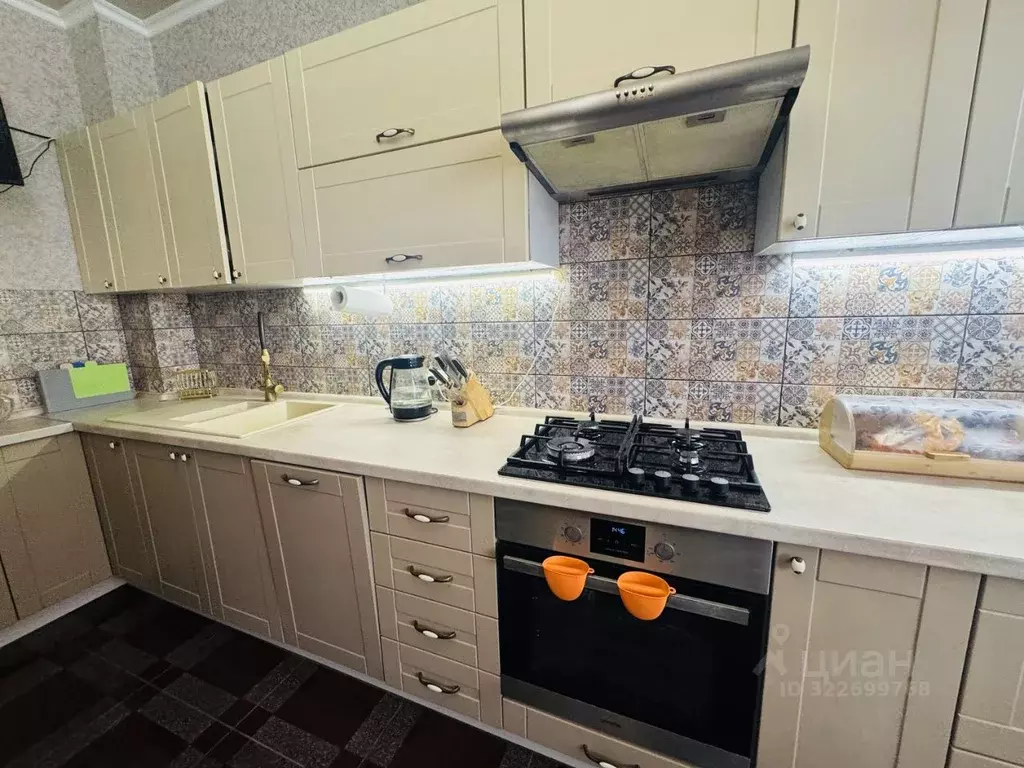 3-к кв. Севастополь просп. Генерала Острякова, 242к1 (69.9 м) - Фото 1