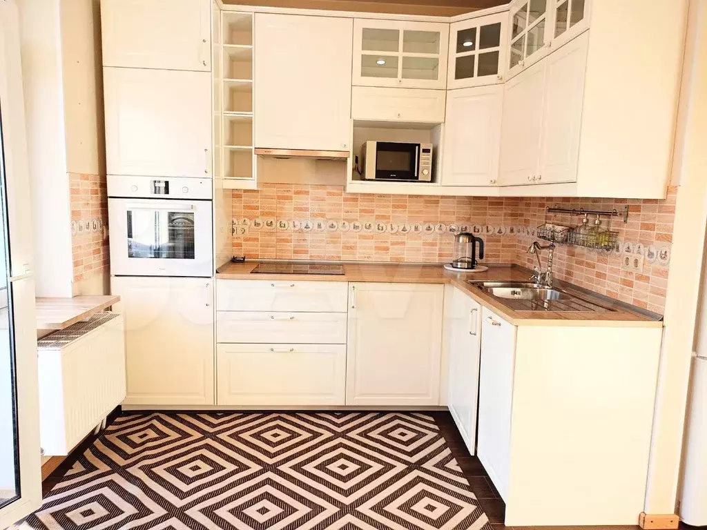 2-к. квартира, 70 м, 4/6 эт. - Фото 0
