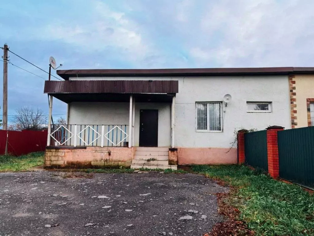 Помещение свободного назначения в Калужская область, с. Совхоз ... - Фото 1