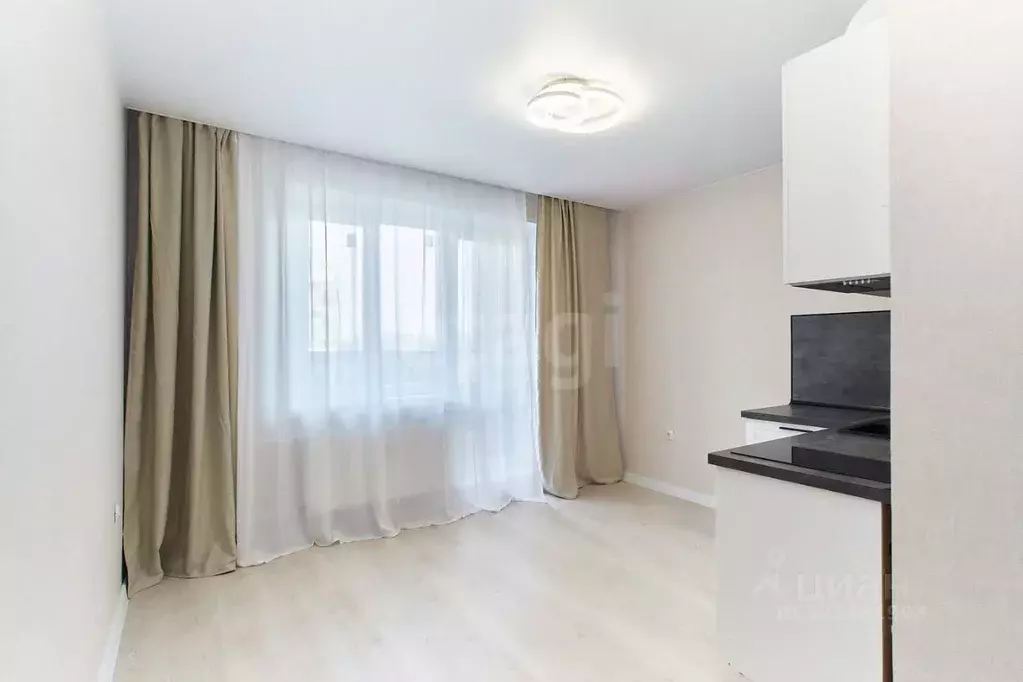 Студия Тюменская область, Тюмень Интернациональная ул., 199 (23.0 м) - Фото 1