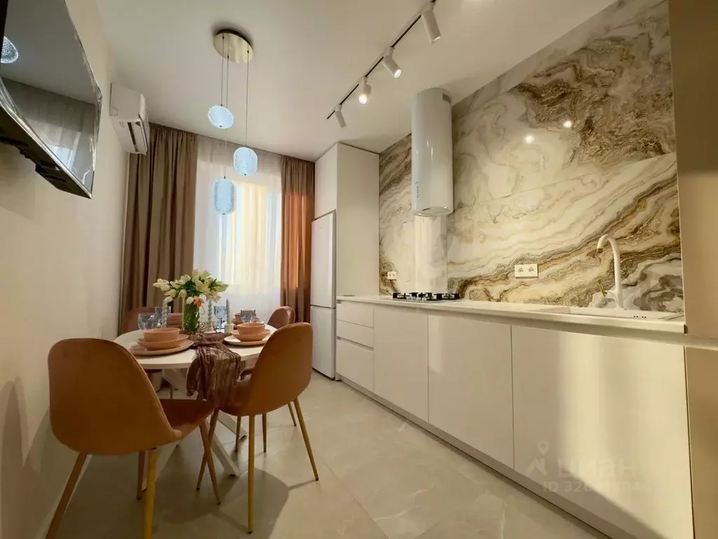 2-к кв. Крым, Симферополь ул. 51-й Армии, 1 (56.0 м) - Фото 1