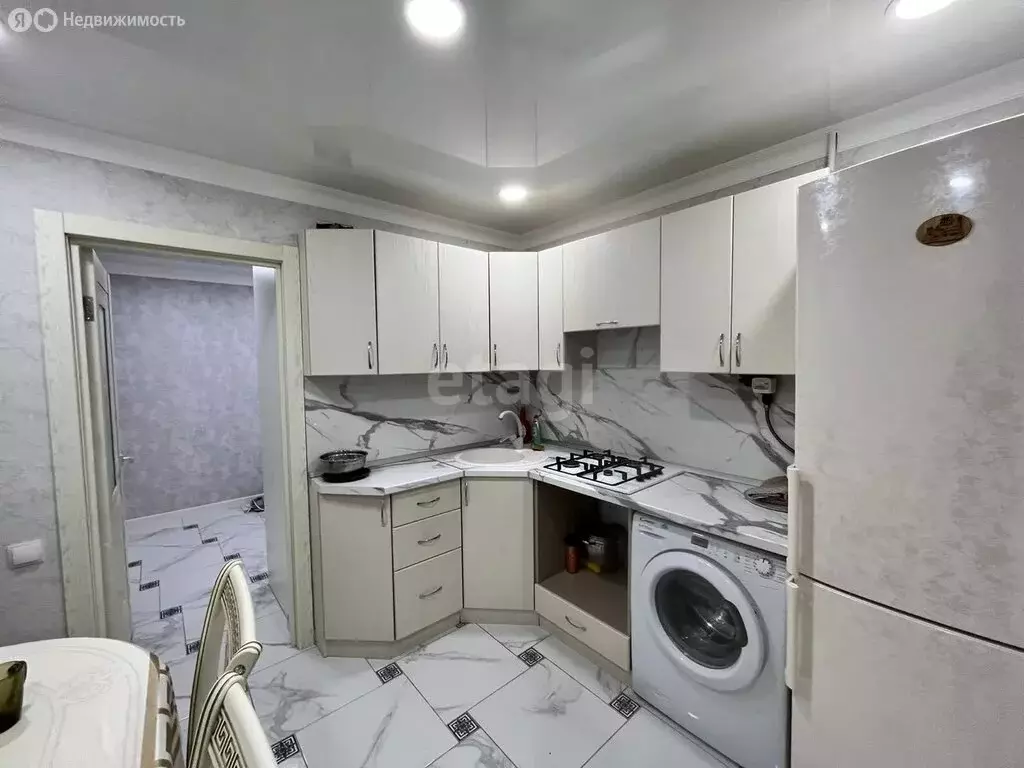 2-комнатная квартира: Невинномысск, Революционная улица, 26 (54 м) - Фото 0