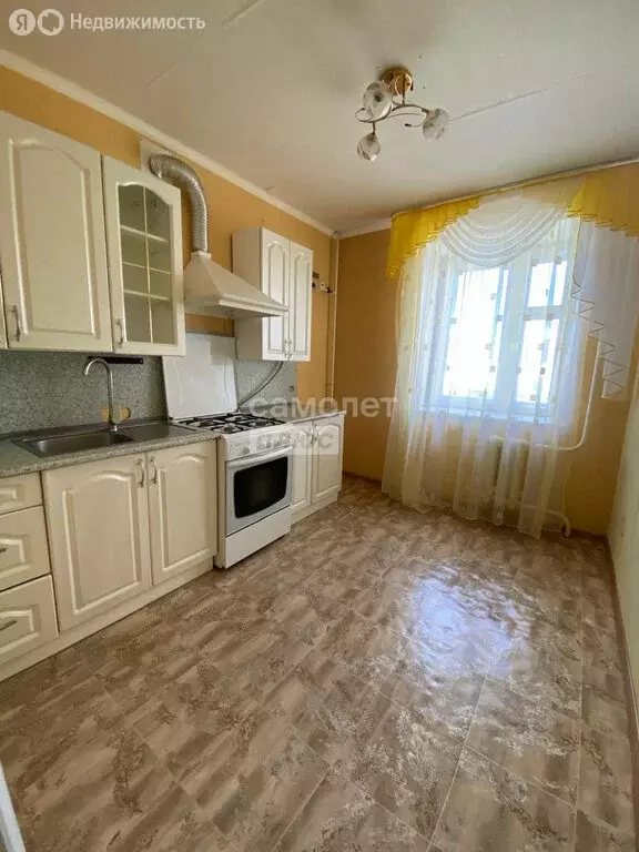 3-комнатная квартира: Октябрьский, 34-й микрорайон, 13Б (62.9 м) - Фото 0