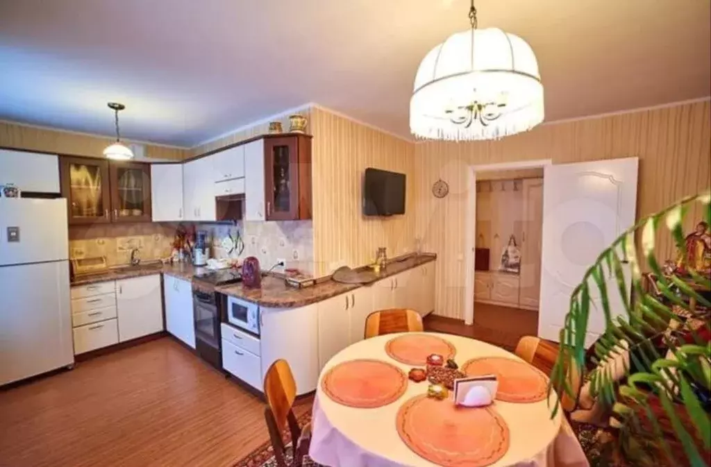 2-к. квартира, 70 м, 2/6 эт. - Фото 0