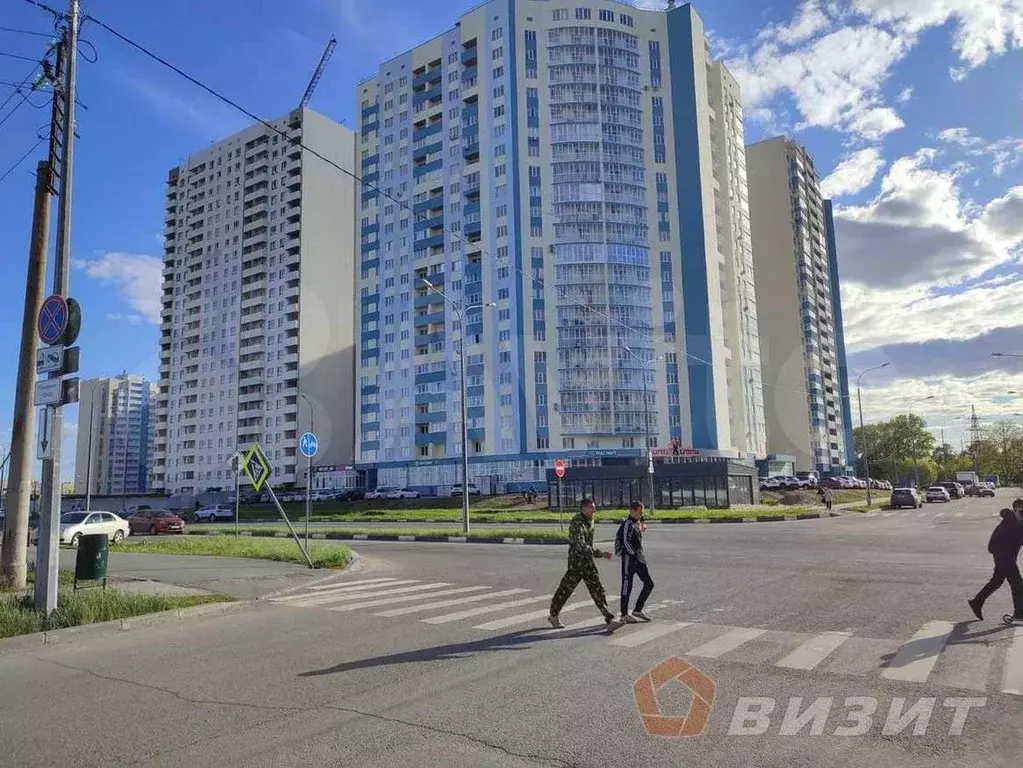 Торговая площадь с витражными окнами в Волгаре - Фото 1