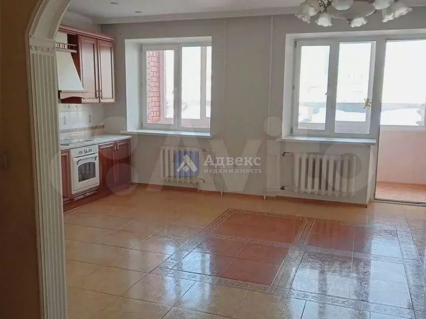 3-к кв. Тюменская область, Тюмень ул. Шиллера, 46к3 (137.1 м) - Фото 0