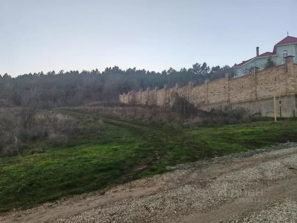 Участок в Крым, Симферопольский район, Добровское с/пос, с. ... - Фото 1