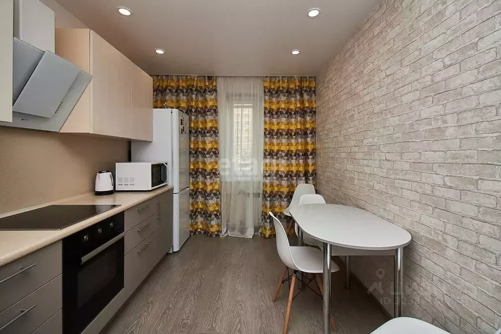 2-к кв. Тюменская область, Тюмень ул. Обдорская, 7 (50.6 м) - Фото 1