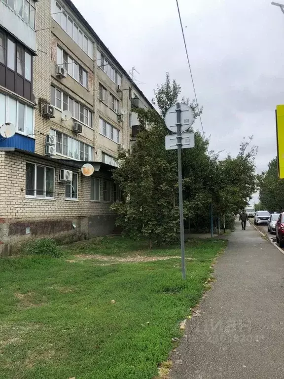 3-к кв. Адыгея, Тахтамукайский район, Энем пгт Красная ул., 16 (60.0 ... - Фото 1