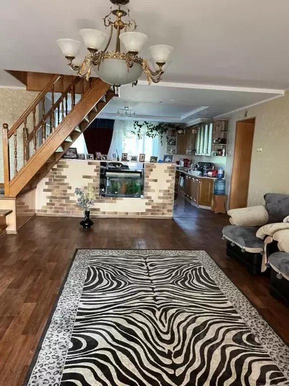 Дом в Саратовская область, Пугачев ул. Урицкого, 70/78 (280 м) - Фото 1