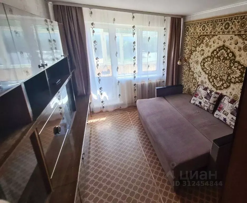 2-к кв. Псковская область, Пушкинские Горы рп ул. Ленина, 36 (53.0 м) - Фото 1