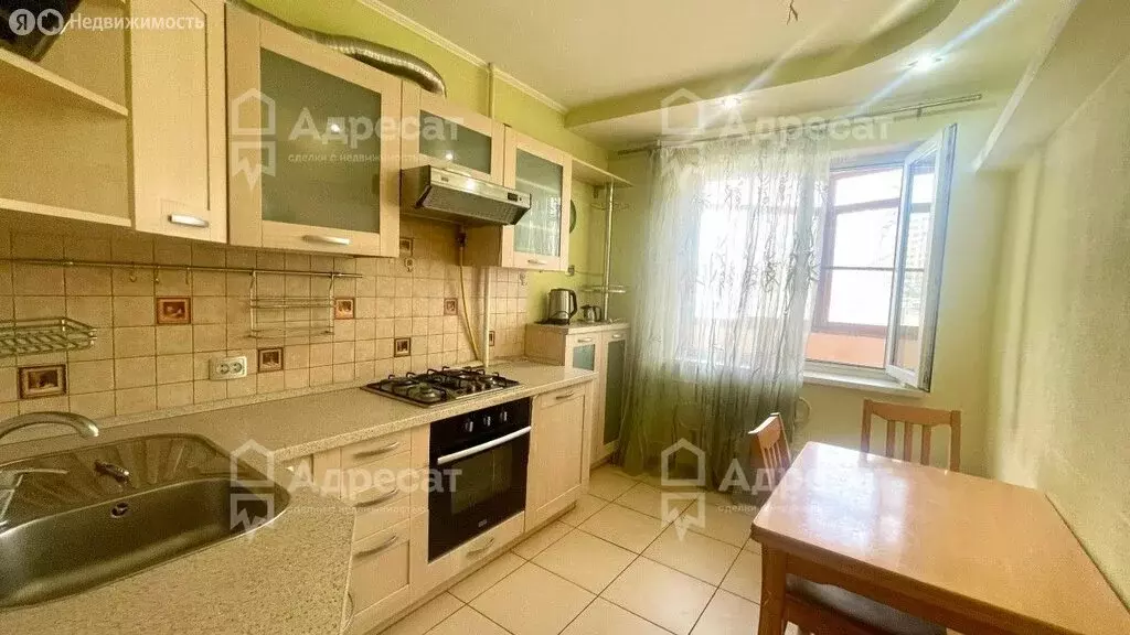 3-комнатная квартира: Волгоград, улица Рихарда Зорге, 49 (66.2 м) - Фото 1