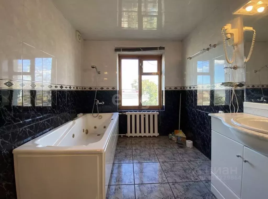 3-к кв. Адыгея, Майкоп Краснооктябрьская ул., 34 (89.9 м) - Фото 0